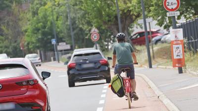 Cycliste sur chaucidou